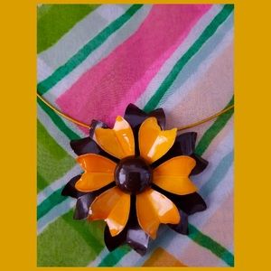 VTG MOD 60s Painted Enamel Flower Pin Choker Necklace